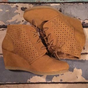 Wedge ankle boots